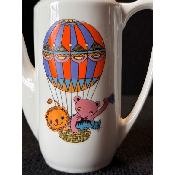 Vintage Porcelain Teapot – Hot Air Balloon with Animals – 1970s Whimsical Design - Picture 7 of 8